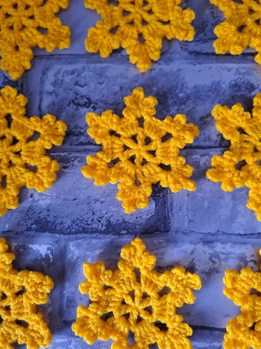 Applique all uncinetto a - applique, all'uncinetto
