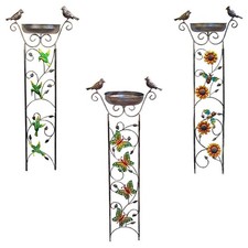 Bagno di uccelli con ciotola