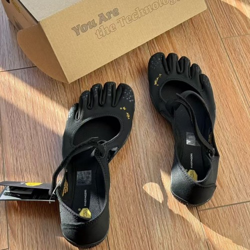Nuove scarpe yoga - da,