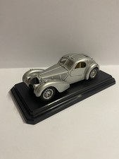 BUGATTI ATLANTIC (1936) Grigia -  1/24 - BBURAGO VINTAGE MODELLINO MADE IN ITALY