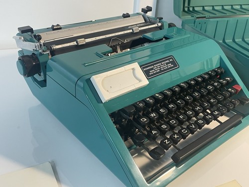 Olivetti studio typewriter - studio, 45