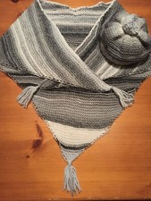 Set Scialle e Berretto DI LANA realizzati AI FERRI