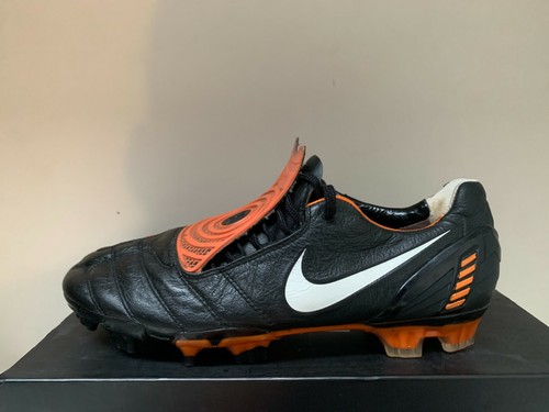 Nike air strike - bn, fg