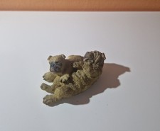 Statuina coppia di cani che