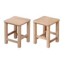 Sgabelli in legno in panchina