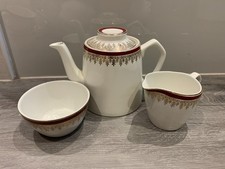 Teiera, lattiera e zuccheriera