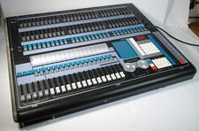 Avolites Pearl 2008 Console di illuminazione controller luce mobile in Flightcase