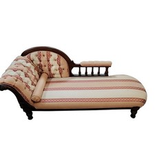 ELEGANTE DIVANETTO DORMEUSE, IN LAVORAZIONE CAPITONNE'.