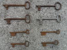 LOTTO STOCK DI 8 ANTICHE CHIAVI - VINTAGE