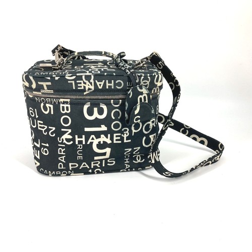 Chanel the sea - sea, line