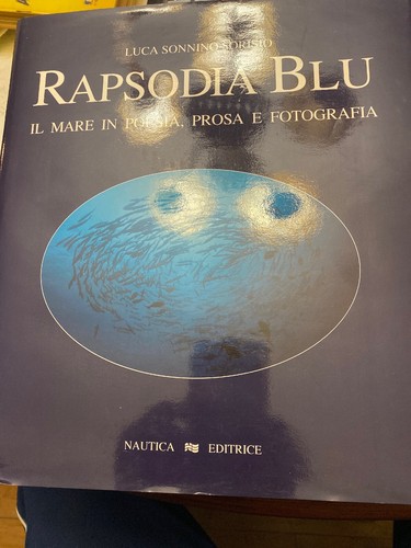 Rapsodia blu mare in - blu.,