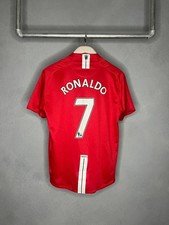 Manchester United •