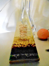 ORGONITE piramide  PEZZO UNICO altezza 22 cm, base quadrata 10,5 cm