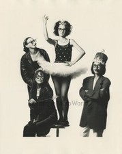 Ragazza In Diversi Costumi