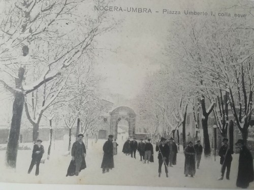 Cartolina nocera umbra piazza - nocera,