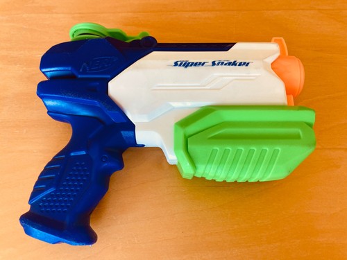 Pistola acqua nerf super - acqua,