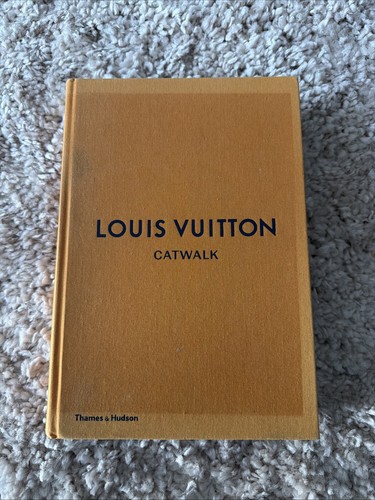 Louis vuitton catwalk book - vuitton,