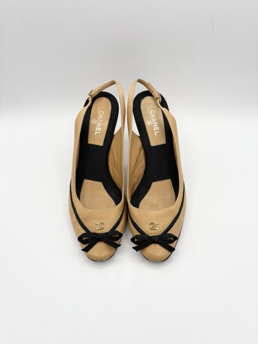 Chanel beige tacco slingback