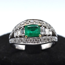 Anello con smeraldo e diamanti naturali in oro bianco 18K vintage anni 90 Italia