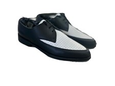 Scarpe eleganti a punta nuove