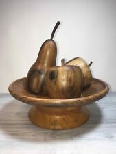 alzatina in legno di noce intagliato a mano con frutti fatti a man100% italiano 