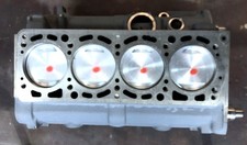 Blocco motore con pistone e