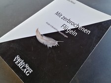 Mit zerbrochenen Flügeln