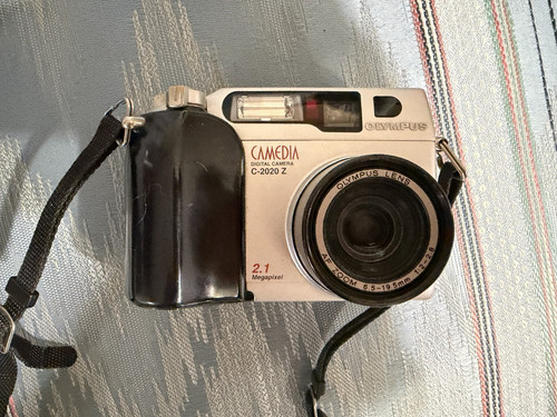 Olympus camedia 2020 z - olympus, c-2020
