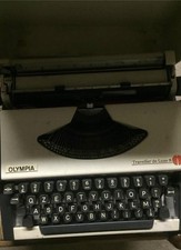 Macchina da scrivere vintage Olympia