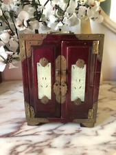 Portagioie Cinese Armadio antico In Legno Giada E Ottone Realizzato A Mano