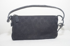 Gucci Baguette in tela nera GG