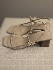 Sandali con tacco in legno con