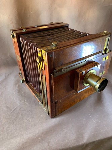 Antica fotocamera legno - antica, in