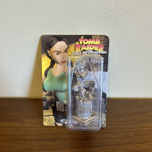 Tomb raider lara - tomb,