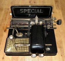 Macchina da scrivere AEG