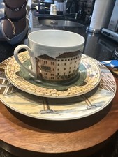Set piattini e piatti tazze da tè Fornasetti x Rosenthal come nuovi - Venezia.  Offerte