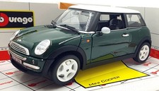 BURAGO Scala 1/18 Diecast 33796 - Mini Cooper - Verde con tetto bianco
