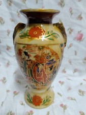 vaso cinese piccolo a forma di anfora. Decorato a mano. Pregevole fattura.