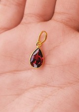 Ciondolo in oro granato rosso