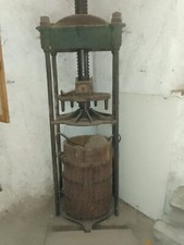 Antica pressa per olio e uva, perfettamente funzionante 