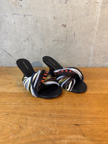 Sandali dries van noten - noten, in