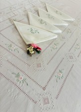 tovaglia ricamata a mano 