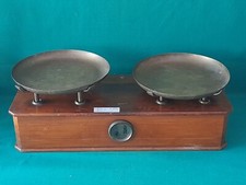 ANTICA BILANCIA IN LEGNO A 2 PIATTI PUNZONATI IN OTTONE KG 25 ORIGINALE. BX39