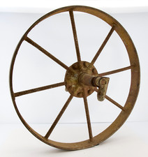 Antica ruota per carriola a