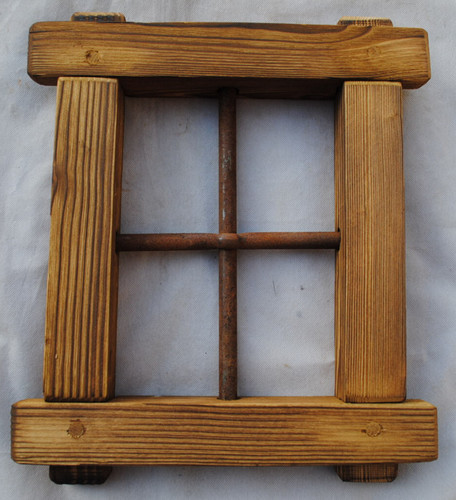 Finestra legno con - grata, in