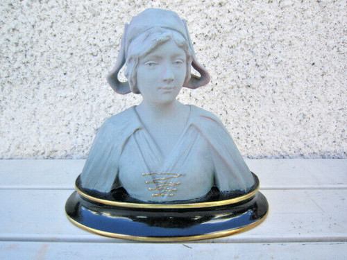 Busto une giovane donna - d'une, in