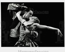 Press Photo Dancers in