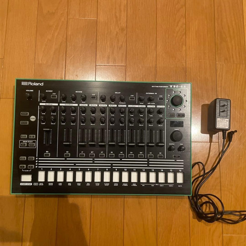 Roland rhythm performer - tr-8,