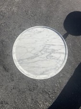 Tavolo con piedistallo in