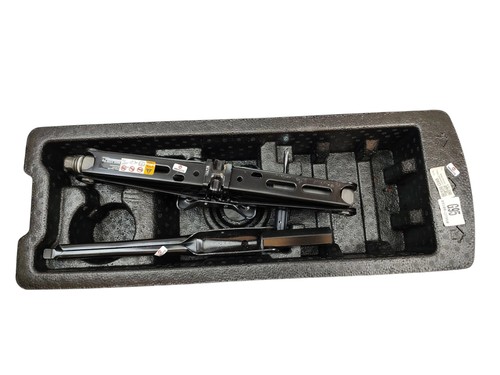 Attrezzi bordo cric set - di,